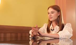 Дізнайтеся всі подробиці її біографії на нашому сайті прямо зараз! Zvezda Seriala Shkola Liza Vasilenko Pokazala Figuru V Kruzhevnom Bele