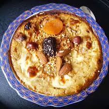 Qatar Oum Ali Also Known As Middle Eastern Pudding Is A Creamy Dessert Made With Flaky Pastry Or Croissants And Gateaux Et Desserts Recette Recette De Plat