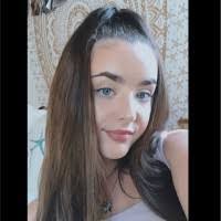 Sarah Hallman's Instagram, Twitter & Facebook