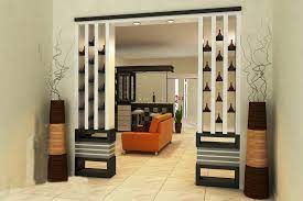 Tema retro pada ruang tamu kali ini penuh artistik. Model Partisi Minimalis Wild Country Fine Arts