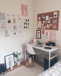 How To Decorate Your Blank Walls 17 Inspirational Chic Ideas Ecemella In 2020 Dorm Room Inspiration Study Room Decor Cool Dorm Rooms