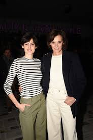Ines De La Fressange And Nina D Urso Photos Photos Dior Front Row Paris Fashion Week Womenswear Fall Winter 2020 2021 En 2020 De La Fressange Ines De La Fressange