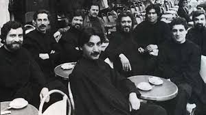 Patricio castillo (born 1946, cautín, chile) is a chilean musician and former member of the chilean folk music group quilapayún. Todo Tiene Que Ver Con Otra Historia Quilapayun Del Peor Al Mejor Disco Parte 2 El Reino Submarino Del Senor Alga