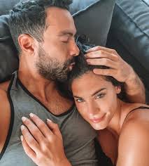 Η χριστίνα μπόμπα έκανε ένα ξεχωριστό δώρο ενόψει πάσχα στον σάκη τανιμανίδη. Xristina Mpompa Sakhs Tanimanidhs Ayth Einai H Entypwsiakh Krebatokamara Toy Spitioy Toys Fthis Gr