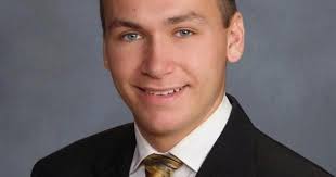 Illinois Prep Roundup: Mount Carmel's Holsapple qualifies for state bowling  meet