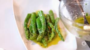 Asparagi al vapore con vinaigrette all'uovo da red_alessia_red. Ricette All Italiana Anna Moroni Suggerisce Asparagi Al Vapore Ma In Pentola Ultime Notizie Flash