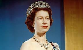 She started out by making radio broadcasts geared toward raising the morale of. Elisabetta Ii Non Esiste Freno All Emozionalita Ioballoperlei
