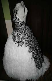 Check spelling or type a new query. Brautkleider Farbakzent Mels Gewaenderey