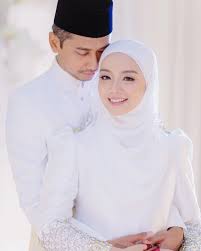 Memetik laporan astro awani, hari bahagia pasangan yang sehingga kini masih mengunci mulut mengenai hubungan mereka itu akan diadakan di ibu negara. First Time Sambut Birthday Sebagai Isteri Suami Titip Doa Buat Mira Filzah Erin Sakura Viral Network