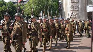 Association reconstitution seconde guerre mondiale. Cent Quarante Figurants En Uniformes Pour La Reconstitution D Un Camp Militaire De La Seconde Guerre
