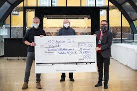 Wo sie ein muster finden und worin die unterschiede zu anderen schecks bestehen, erklären wir ihnen auf. Adg Business School Campus Schloss Montabaur Spendet Zu Weihnachten An Die Tafel Montabaur Ww Kurier De