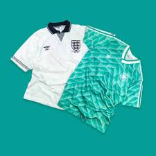 Ils ont aussi frappé les derniers. Classic Football Shirts Auf Twitter On This Day At World Cup 1990 England Met Germany In The Semi Final Of World Cup Both Shirts Were Amazing But Think That Germany Away Might Edge
