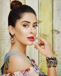 She is famous for her beautiful and attractive personality. Azekah Shefalitayal