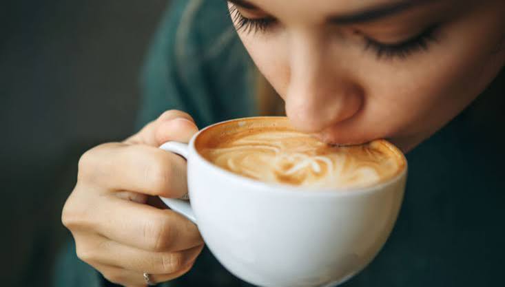 Uống cà phê có khiến cơ thể mất nước?