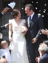 Ensemble depuis plusieurs mois, l'acteur oscarisé jean dujardin et l'ex championne de patinage artistique nathalie péchalat ont fait leur première sortie publique en couple. Oscar Winner Jean Dujardin Marries Nathalie Pechalat Daily Mail Online