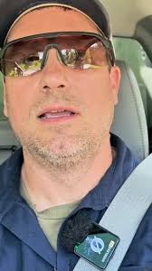 How to become a warehouse assistant