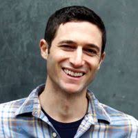 رابرت برودر نویسنده کتاب مترسک و آدم برفی