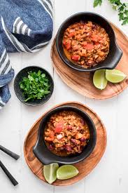 Dieses chili sin carne ist ein einfaches veganes rezept, dass du mit reis oder einer anderen beilage sofort servieren, oder auch fürs meal prep vorbereiten kannst. Vegetarian Chili Sin Carne With Grunkern Chili De Frijoles Elle Republic