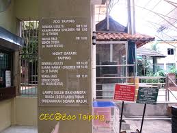 Lepas breakfast kami bertolak ke zoo taiping.masa tu dalam pukul 11 pagi.orang pun tak ramai lagi.so sempat laa posing kat depan bersama replika haiwan2 yang besar yang ada kat depan pintu masuk zoo tu. Gaya Terbaru 21 Tiket Masuk Zoo Taiping