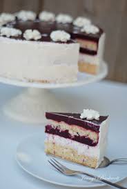 Beeren, melone, marillen, kirschen und vieles mehr machen die auswahl schwer. Rezept Fur Sommerliche Brombeer Kokos Torte Jennys Backwelt