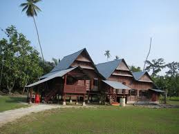 Makanan tradisional melayu yang sangat popular dan paling mendapat sambutan ramai adalah lemang. Voxylab Reka Bentuk Rumah Kampung Moden