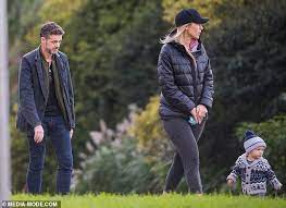 Maybe you would like to learn more about one of these? Masterchef Richter Jock Zonfrillo Und Frau Lauren Dote Uber Ihre Reizenden Sohn Alfie In Melbourne Aktuelle Boulevard Nachrichten Und Fotogalerien Zu Stars Sternchen