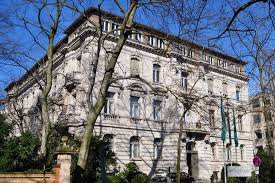 Als größte deutsche förderbank bietet sie finanzielle unterstützung sowohl für privatpersonen als auch für unternehmen, städte, gemeinden. Kfw Wikipedia