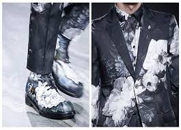 The complete alexander mcqueen fall 2017 menswear fashion show now on vogue runway. Alexander Mcqueen Astounds Us With Their New Hand Painted Floral Shoes Luxuryes