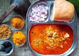 For this recipe you can use either store bought or homemade spice powder. Onion Gsrlic Powder For Misal Pav Misal Pav Recipe By Bibhasini Patra Cookpad Red Chilli Powder 1 Tbsp Goda Masala 1 Tbsp Jaggery Gud 1 Tsp Method