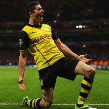 Martin meissner/ap robert lewandowski, the story goes, was named with greatness in mind. Robert Lewandowski Signs Pre Contract With Bayern Munich Sbnation Com