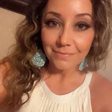 The City of Knoxville offers 40 free electric vehicle charging spots at 14  locations across the city. These stations reflect our commitment to cleaner  air, cost-savings and innovation. 🙌 As the use