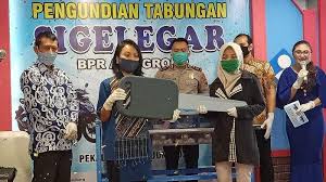 Konten baru yang 100% salah dan didesain untuk menipu serta merugikan. Daftar 8 Pemenang Undian Tabungan Sigelegar Di Bpr Sas Pekalongan Hadiah Utama Mobil Expander Halaman All Tribun Jateng