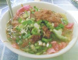Ada tulang sapi dan daging sapi sedikit , rempahnya banyak yg ga ada tp gpp rasanya tetep enak 😂😆. Soto Sokaraja Purwokerto Ulasan Restoran Tripadvisor