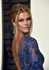 A process that involves the colorist adding a mushroom blonde is probably one of the biggest hair color trends swirling about this summer, and for. How To Say She Has Blonde Hair In Spanish