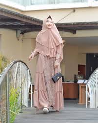 Contoh lainnya, warna ini cocok dipadukan untuk keperluan jersey klub terkenal. 10 Inspirasi Gamis Padu Padan Warna Cokelat Ala Anisa Rahma