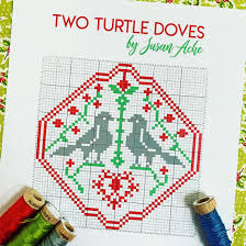 Lapghans are fantastic beginner blanket patterns because they are smaller than a traditional afghan! Two Turtle Doves Auribuzz