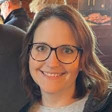 Laura Willis's Instagram, Twitter & Facebook