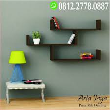 Ada banyak sekali desain rak buku dan salah satu yang paling terkenal adalah desain rak buku minimalis. Hiasan Rak Dinding Kamar Cek Bahan Bangunan