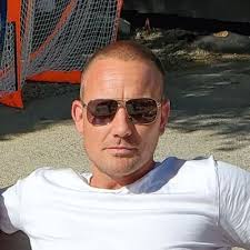 Derek MacKenzie (@derekjmackenzie)