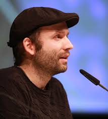 In den chroniken geht es um den anfang, als sich das känguru bei kling einnistet und seine neue „weltordnung verbreitet. Marc Uwe Kling Wikipedia