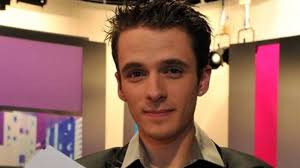 Pedro volta rendait un hommage au célèbre magicien harry houdini en tentant de réaliser ce tour dans lequel il essaye de sortir d'une boîte remplie d'eau tout en étant enchaîné. Le Magicien De Tv Tours Creve L Ecran