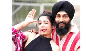 Nihang sikhs warn Kulhad Pizza couple over turban and lecherous videos;  couple to approach Akal Takht for justice | Chandigarh News - Times of India