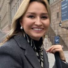 Ulf kristersson (m) och ebba busch thor (kd). Ebba Busch On Instagram Nytt Avsnitt Av Vloggen Ute Kommer Ulf Kristersson Att Komma Ihag Min Fodelsedag Kan En Kristdemokrat Och En Socialdemokrat Komma Artofit