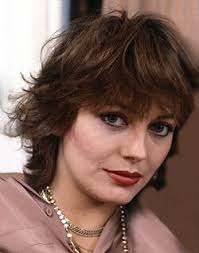 Lesley Downs's Instagram, Twitter & Facebook