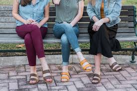 4.4 out of 5 stars 1,213. From Left To Right Pali Hawaii Classic Jandal In Brown Light Brown And Dark Brown Pali Hawaii Sandals Jesus Sandals Hawaiian Sandals