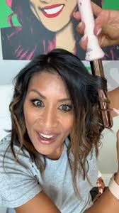 💥LIVE NOW💥 Tania "The Machine" Baron showing us how she gets her quick &  easy curls w. the 25MM Ondule. Shop the sale 🛒- http://t.ibwow.com/SH2Xe