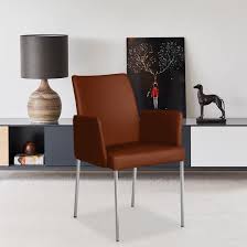 Eine elegante und zeitlose kollektion moderner möbelstücke, die von unserem eigenen fachpersonal auf traditionelle art hergestellt werden. Bert Plantagie Ultimo Low Stuhl Mit Armlehnen Fuss Rund U31 Ld2015 Reuter