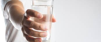 ما هي أسباب كثرة شرب الماء ويب طب