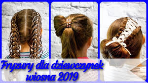 O ile chłopcy mają zazwyczaj dość krótkie włosy i ich fryzura komunijna w opcji wow to sam żel na włosach lub guma do włosów o tyle zwykle w przypadku dziewczynek jest zupełnie inaczej. 20 Pomyslow Na Modne Fryzury Dla Dziewczynek Wiosna 2019 Youtube