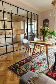 verriere interieure cuisine moderne avec verriere tapis boho chic sur un parquet chevron separation cuisine salon decoration cuisine moderne cuisine moderne